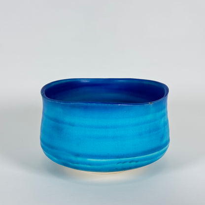 Handmade Japanese matcha bowl with ocean blue gradient glaze ceramic chawan