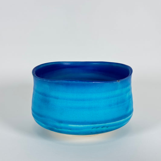 Handmade Japanese matcha bowl with ocean blue gradient glaze ceramic chawan
