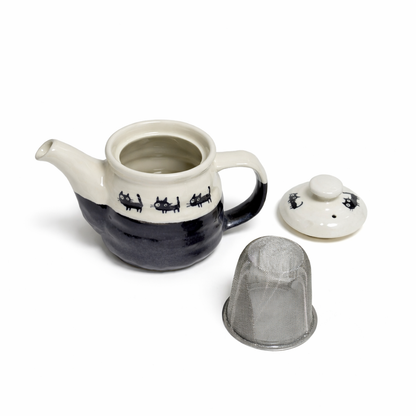 Kuroneko teapot with removable stainless steel infuser and lid detail cat pattern design