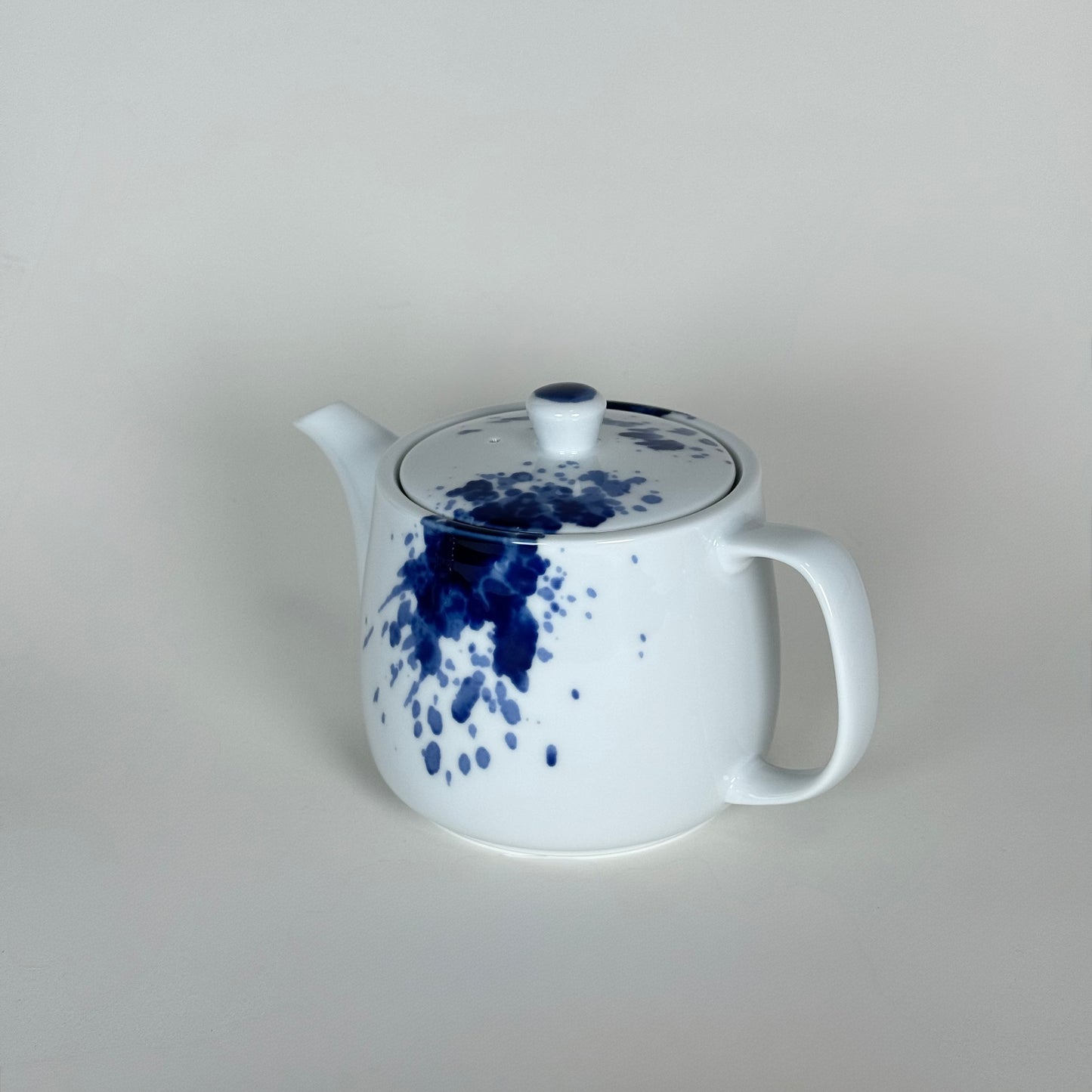Gosu Mino ware porcelain teapot with cobalt blue pattern front view miyama japan