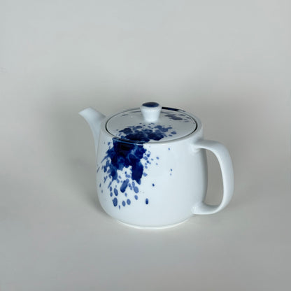 Gosu Mino ware porcelain teapot with cobalt blue pattern front view miyama japan